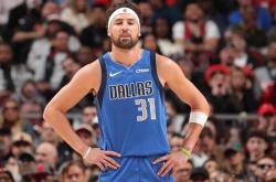 开云体育入口-步行者翻盘菲律宾男篮，克莱惊艳世界