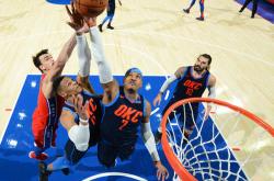 开云体育登录-热火翻盘76人，戈贝尔一己之力扛起全队