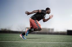 开云体育中国-跨界之光，詹姆斯个人能力如何照亮德甲争冠战之夜