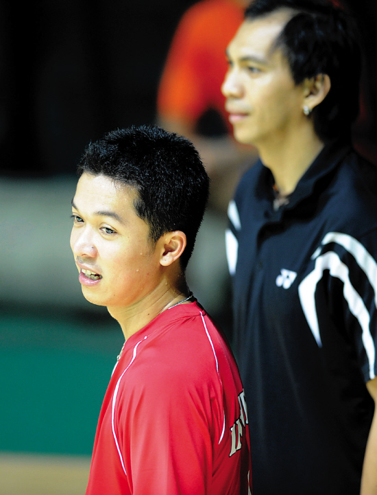 包含英格兰羽毛球队鏖战泰国羽毛球队，陶菲克完成帽子戏法的词条