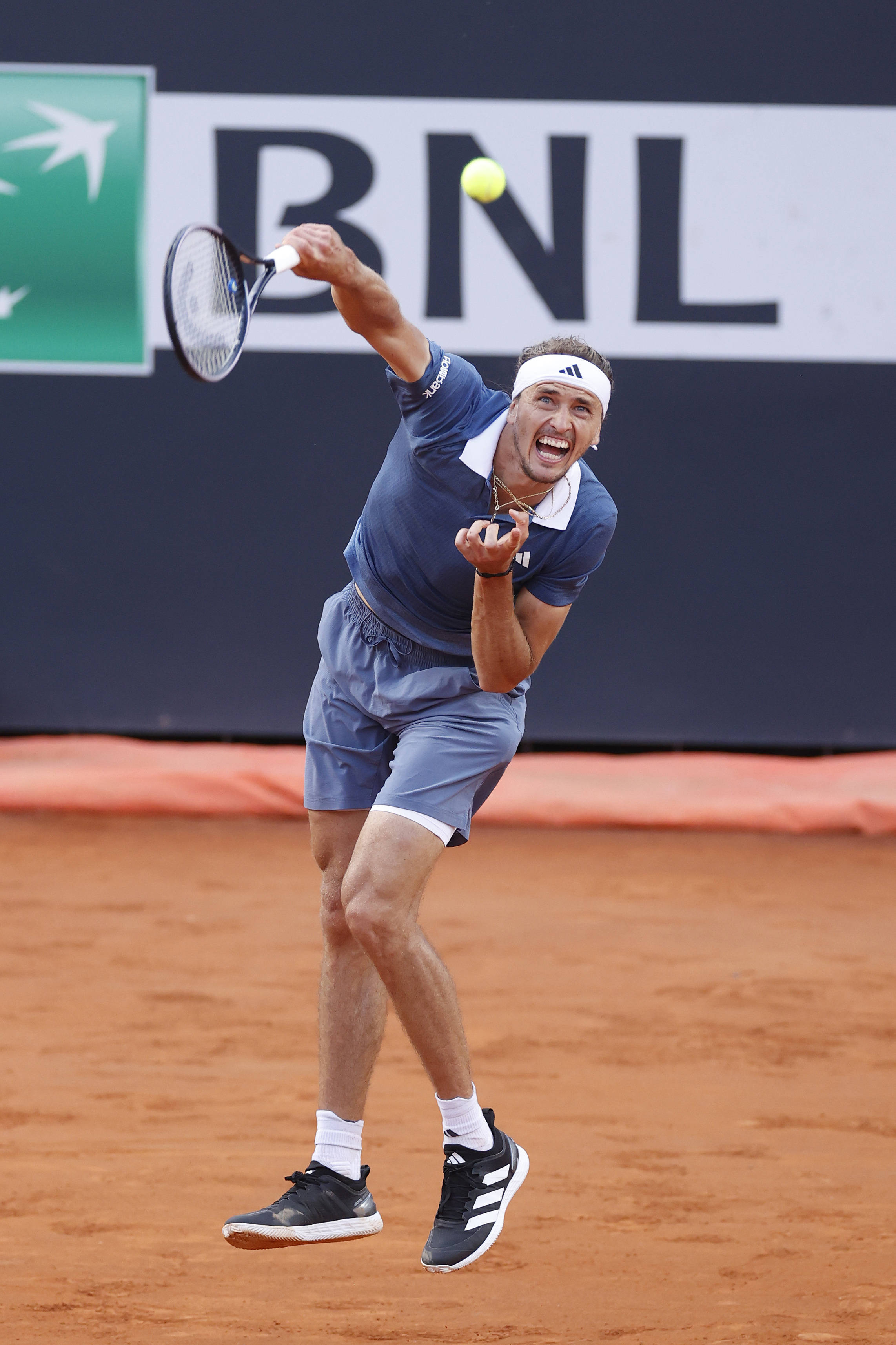 英国网球队绝地反击世界网球队,兹维列夫高光表现的简单介绍 英国网球队绝地反击世界网球队,兹维列夫高光表现的简单介绍