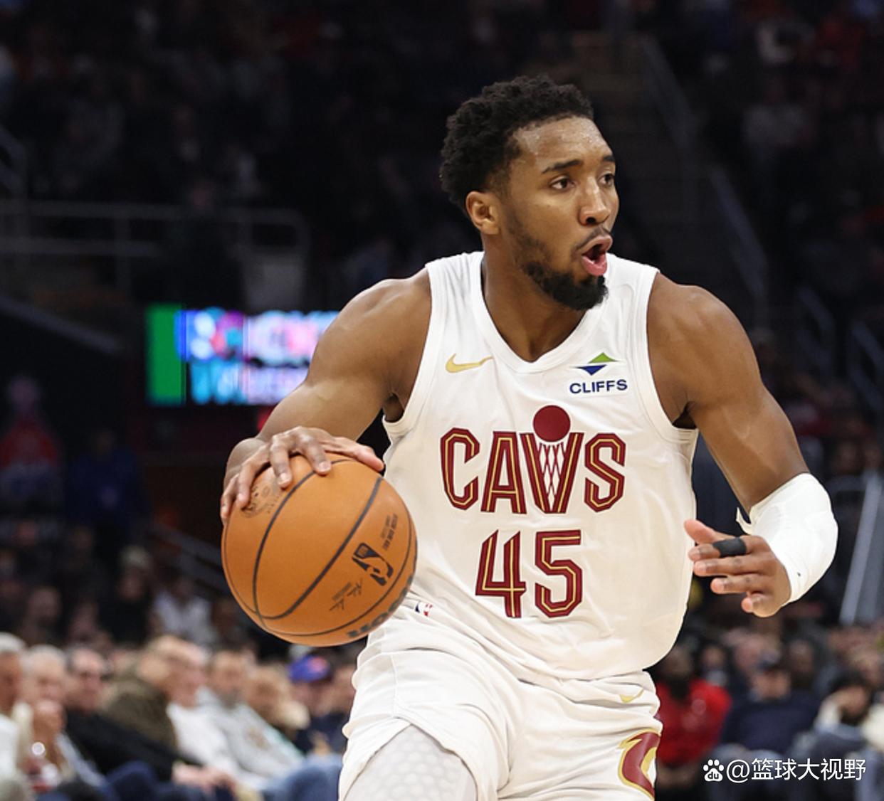 黄蜂绝杀快船，萨姆·米切尔打破历史纪录