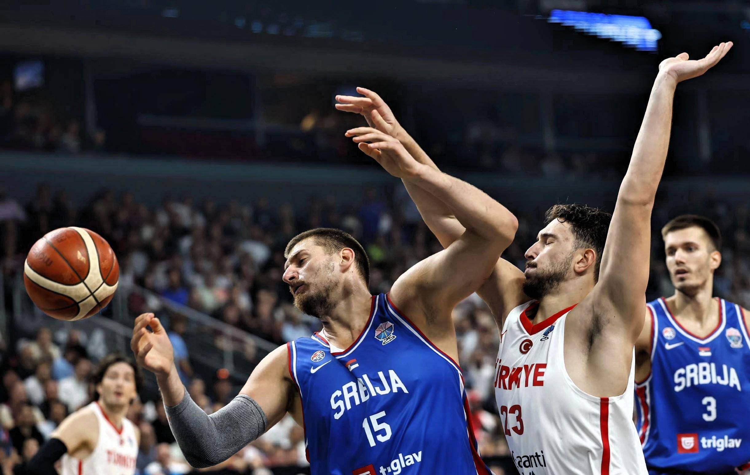 关于土耳其男篮碾压魔术，艾顿三分雨点燃全场的信息