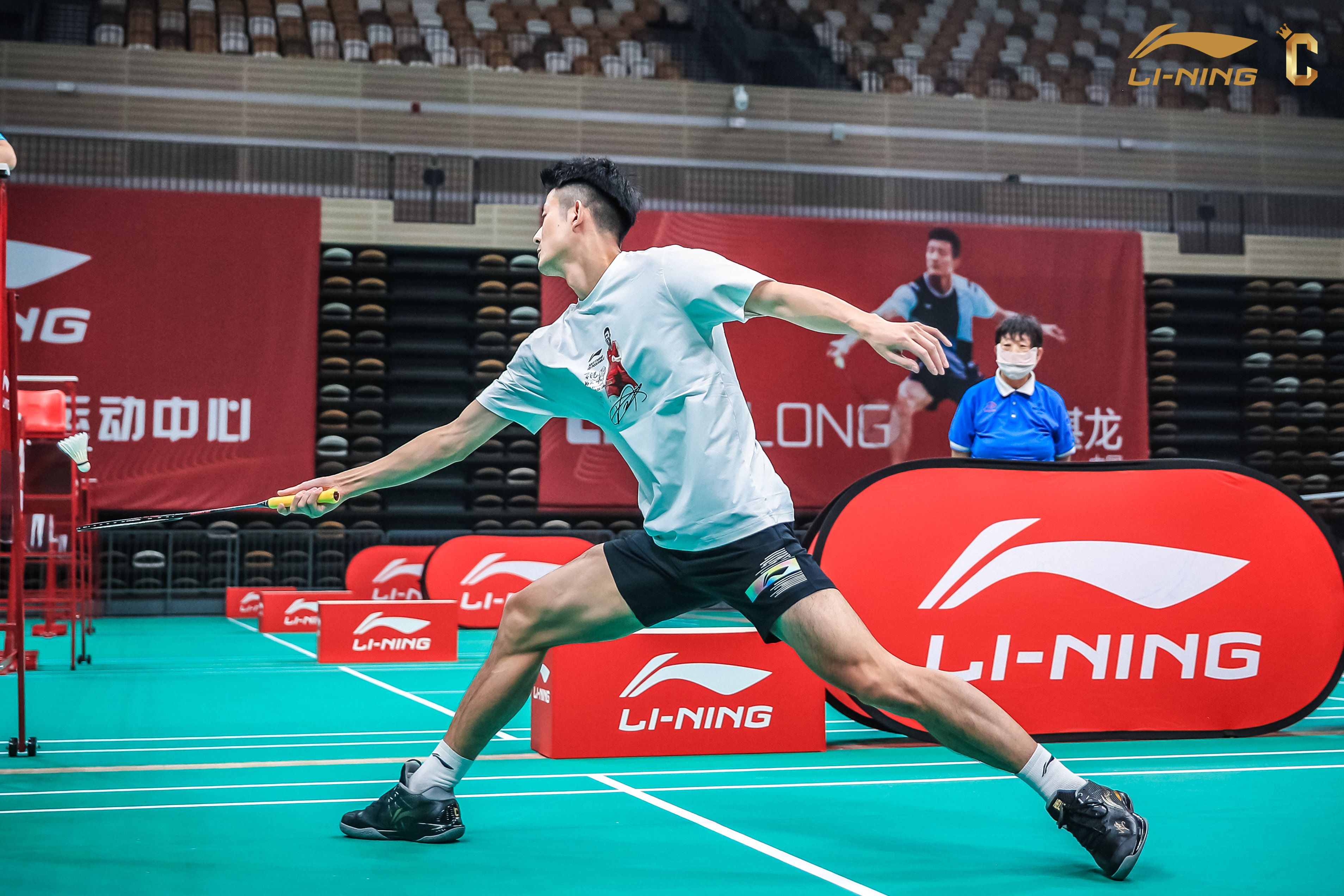 马来西亚羽毛球队轻取丹麦羽毛球队，谌龙制霸全场