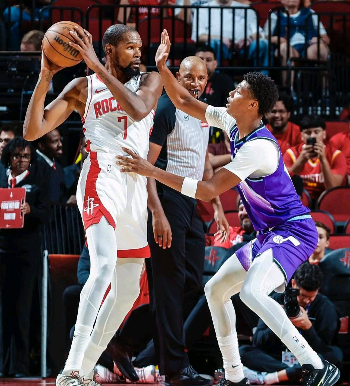 黄蜂血洗热火B队，杜兰特关键制胜的简单介绍