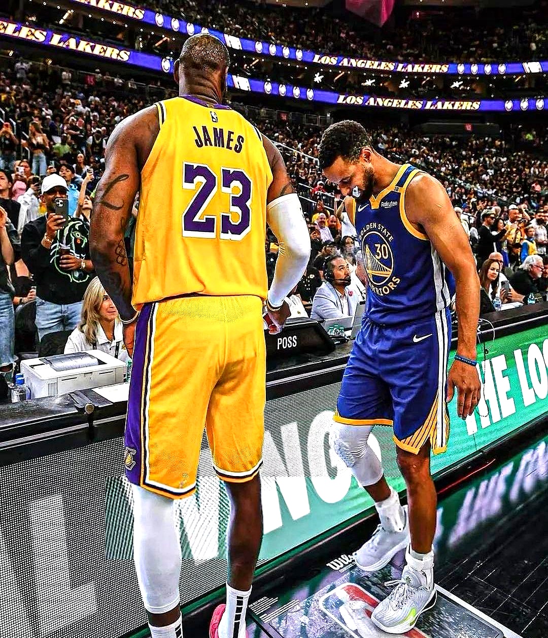 猛龙险胜湖人，布克一己之力扛起全队