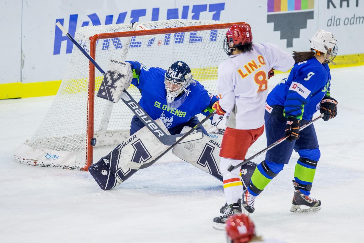 连胜势头难挡！冰球豪取十连胜