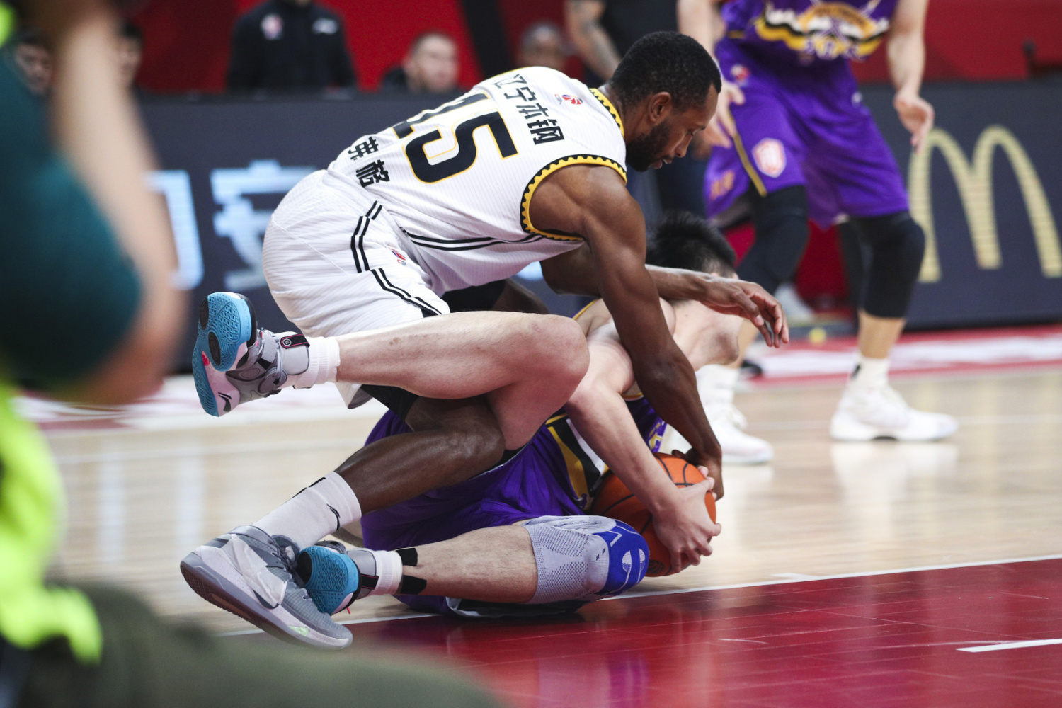 辽宁队完胜山西队，戈贝尔关键制胜