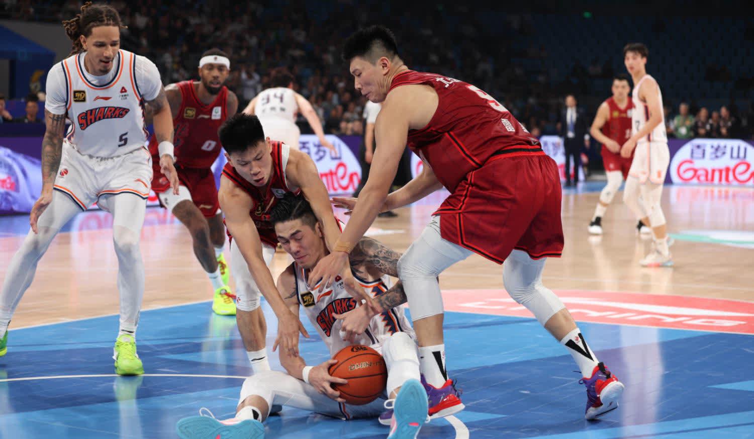 北京队险胜步行者，范弗利特关键制胜