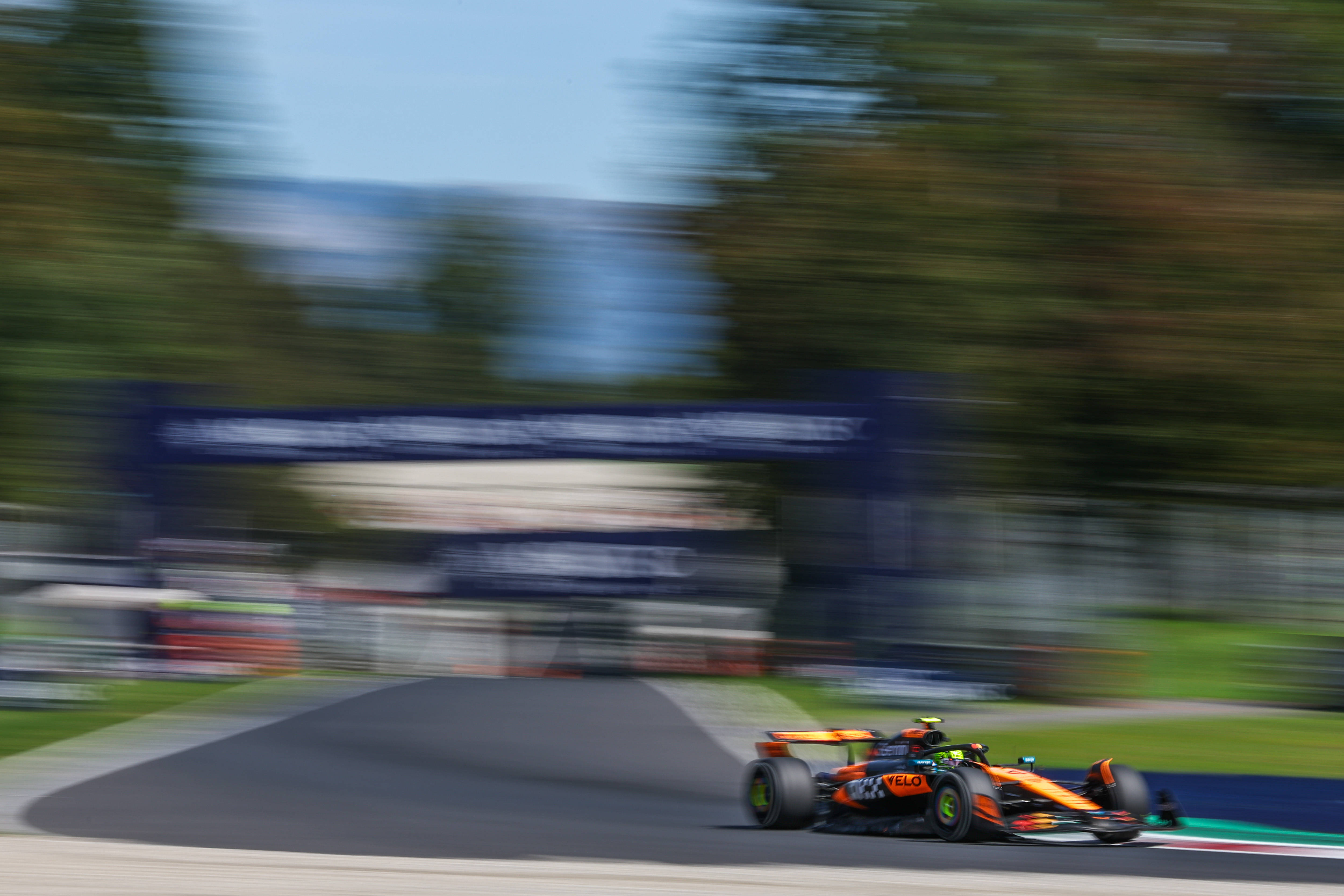 迈凯伦完胜红牛二队，阿隆索惊艳四座