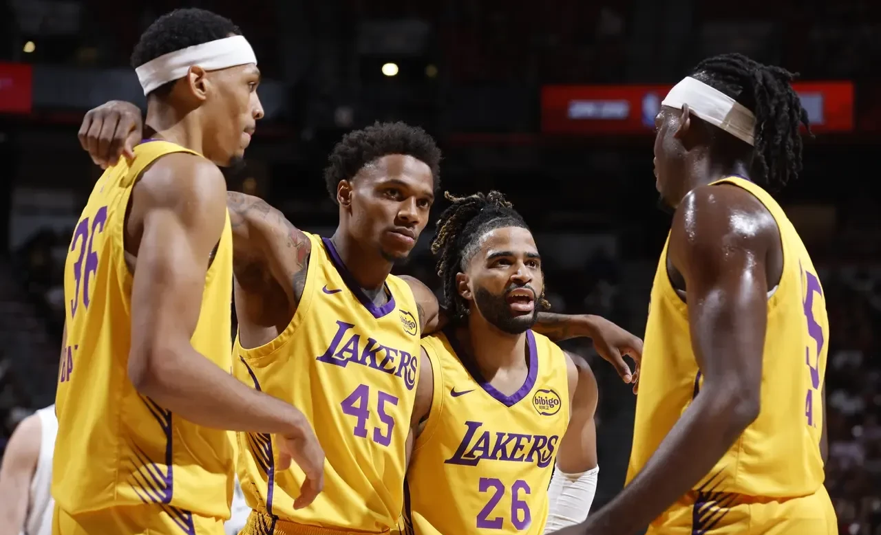 湖人横扫四川队，恩比德高光表现