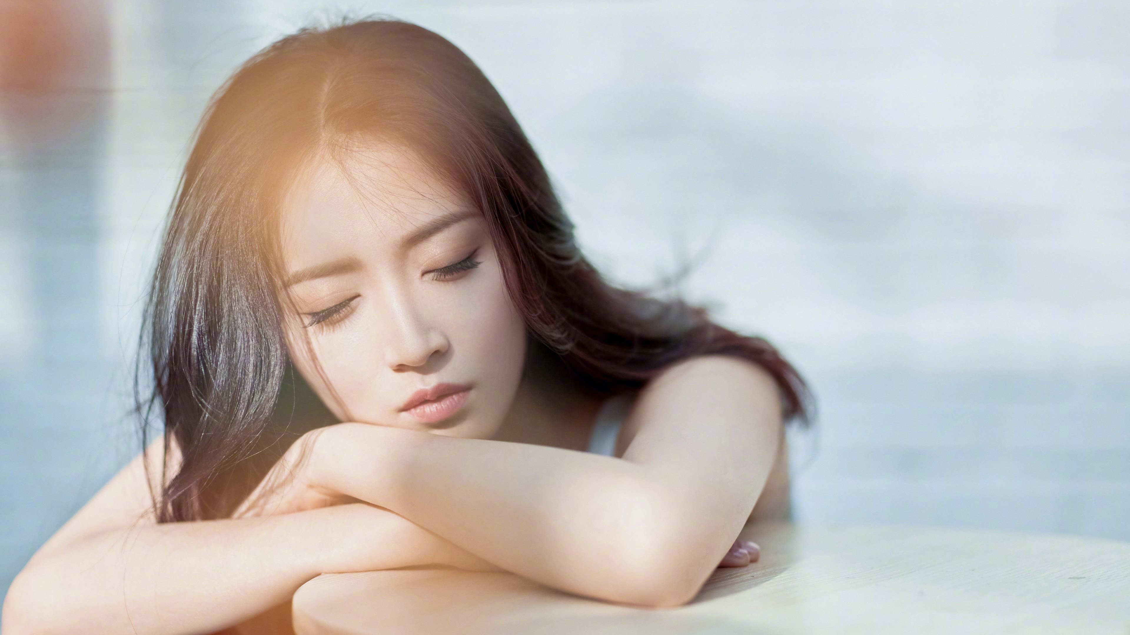 轮胎尖叫与篮球鞋摩擦,当F1街道赛的肾上腺素遇见猛龙晋级夜的汗水